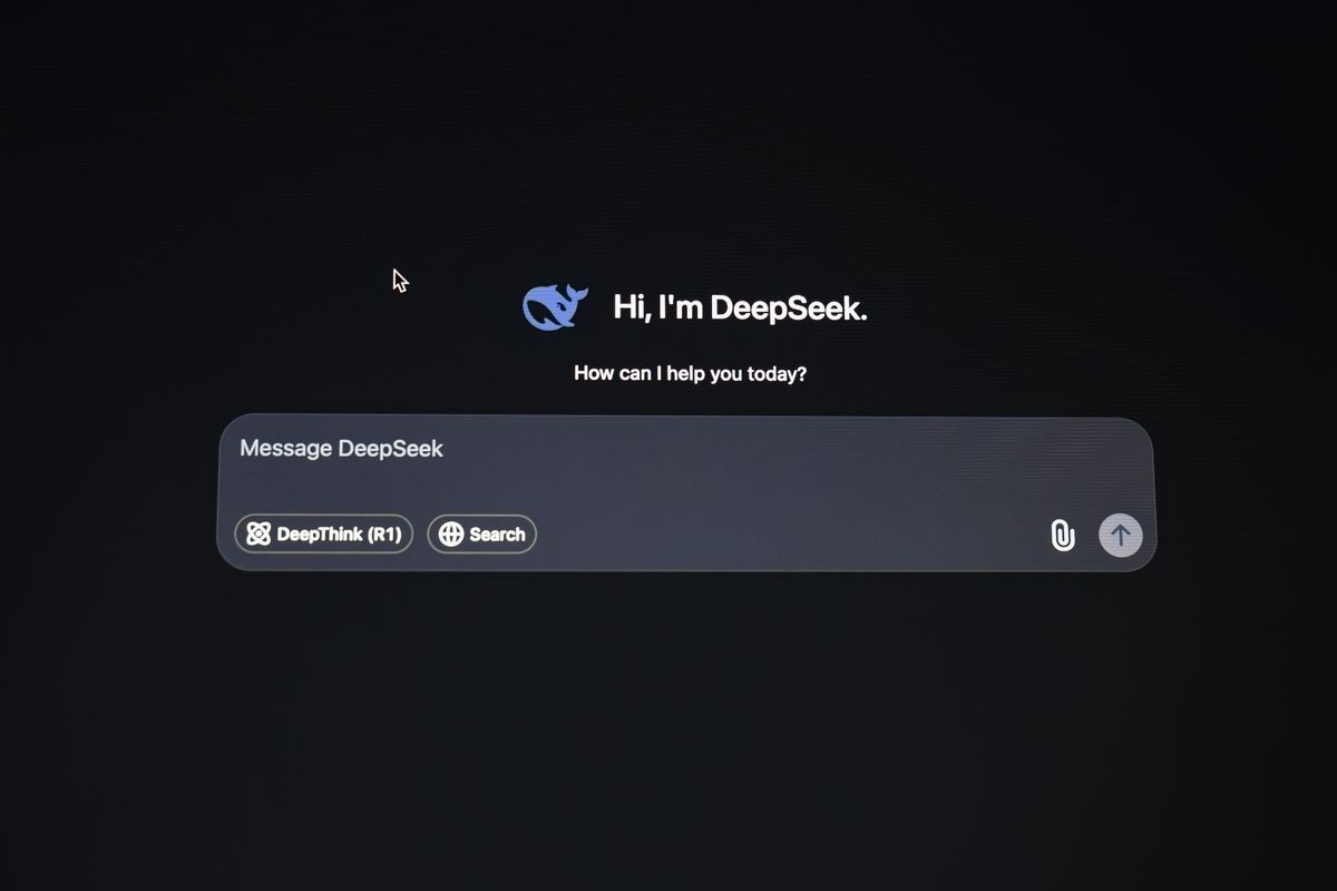Interface IA conversationnelle sur écran