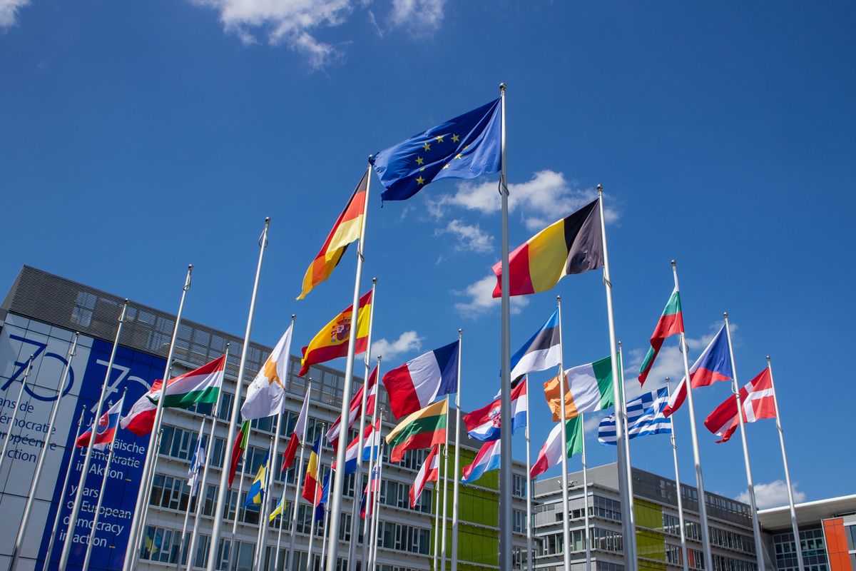 Drapeaux de l'Union européenne, souveraineté numérique