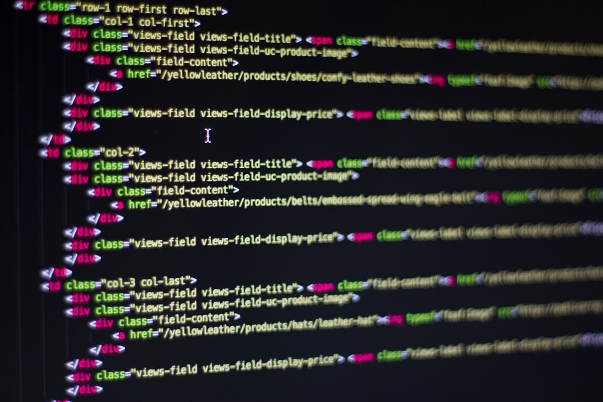 Code HTML affiché sur écran ordinateur