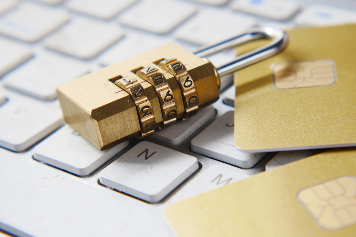 Laptop avec bouclier de protection numérique